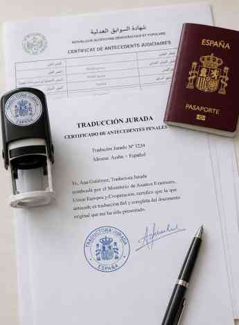 La regularización extraordinaria impulsa la demanda de traducciones juradas de antecedentes penales