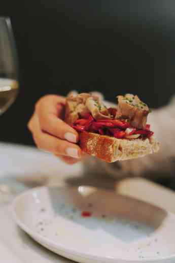Toro Tapas presenta un menú degustación para celebrar la temporada del atún rojo de almadraba