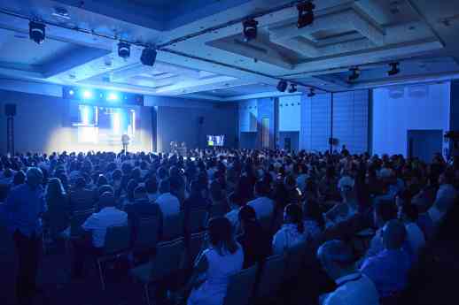 Salerm Cosmetics reúne a más de 600 profesionales internacionales en una espectacular gala de tendencias