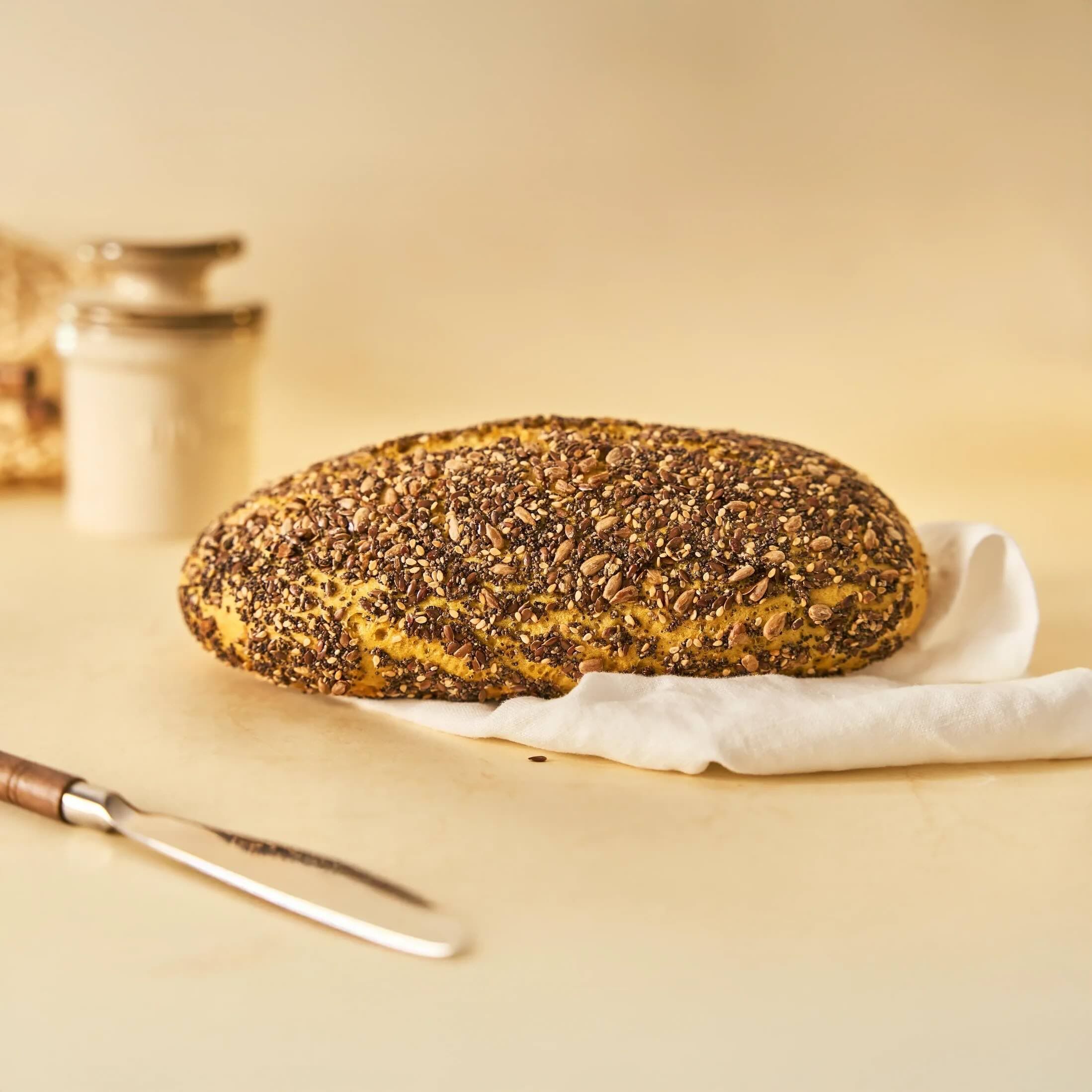 Leon The Baker explica las utilidades del pan de cúrcuma y pimienta negra sin gluten