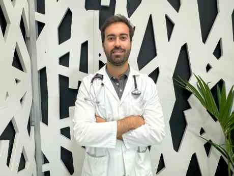 Dr. Gonzalo Navarrete, cardiólogo: "El calor dispara los riesgos cardiovasculares y hay que cuidarlo en verano"