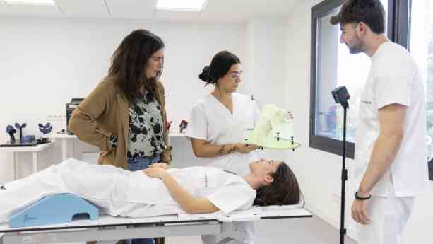 Vocación, empleo y aprendizaje práctico: las claves para elegir una FP sanitaria