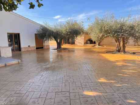 Pavimurcia explica por qué se agrieta el hormigón impreso y cómo prevenirlo en Murcia