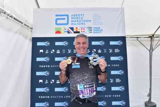 El médico que corre maratones: salud bucal, genética y recuperación para llegar más lejos