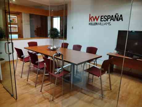 Diez capitales españolas exigen más de 10 años de esfuerzo para ahorrar la entrada y los gastos de compra de una vivienda
