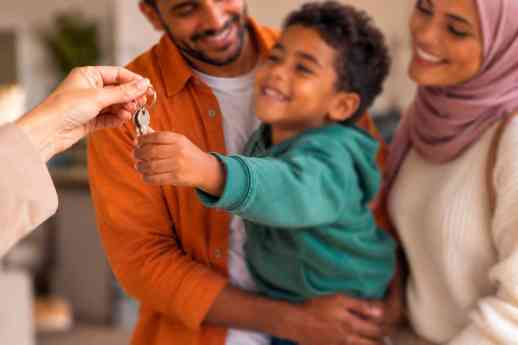 Un estudio del broker hipotecario VallTeca confirma que la banca estrecha el crédito a extranjeros pese al récord de compras en España