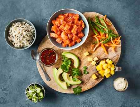 Cinco razones para celebrar el Día Mundial del Poke con Salmón de Noruega