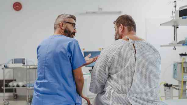 "La obesidad es la gran pandemia de nuestro tiempo, pero no es una cuestión solo de voluntad o de hábitos", doctor Carlos Emparan, cirujano general y del aparato digestivo del Hospital Quirónsalud Vitoria