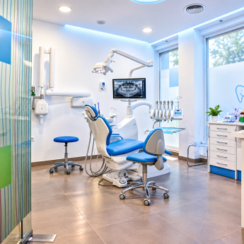 Dental Buhaira integra diversas especialidades para ofrecer atención bucodental multidisciplinar en Sevilla