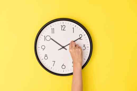 El cambio de hora presiona la factura de la luz: 123tinta.es da claves para ahorrar este invierno