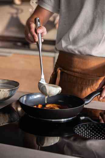 Fissler presenta la gama de sartenes Essential® Black en varios tamaños
