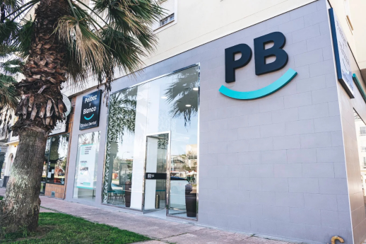 La clínica dental Peláez & Blanco amplía sus instalaciones con nuevo local en la avenida de Elvas de Badajoz